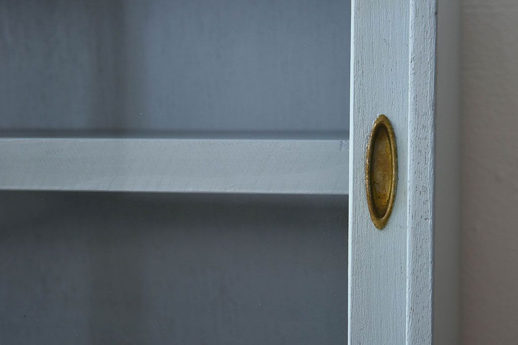 アンティーク家具　ペイント　水色がかったグレーカラーの小さなアンティーク収納棚