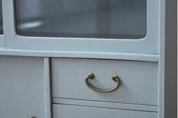 アンティーク家具　ペイント　水色がかったグレーカラーの小さなアンティーク収納棚