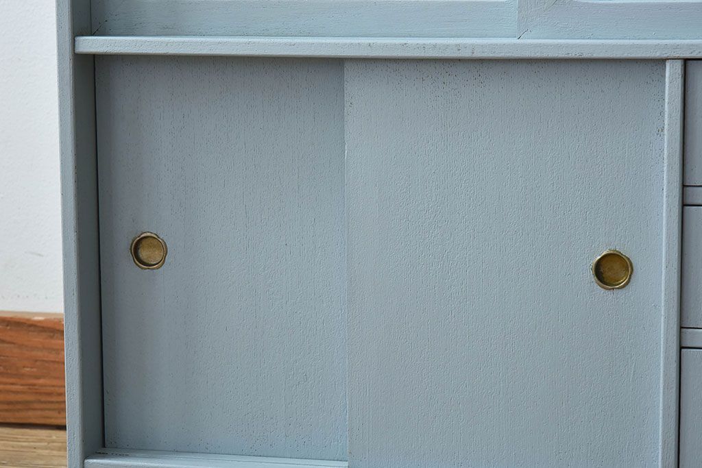 アンティーク家具　ペイント　水色がかったグレーカラーの小さなアンティーク収納棚