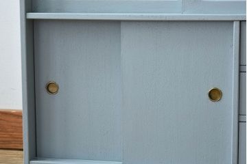 アンティーク家具　ペイント　水色がかったグレーカラーの小さなアンティーク収納棚