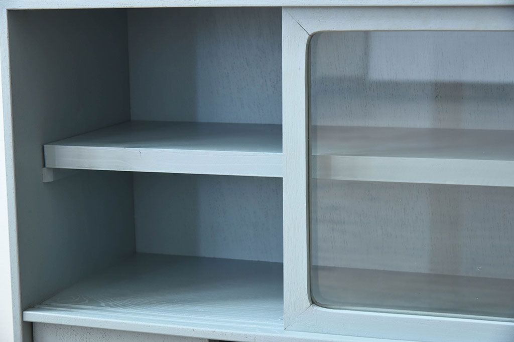 アンティーク家具　ペイント　水色がかったグレーカラーの小さなアンティーク収納棚