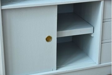 アンティーク家具　ペイント　水色がかったグレーカラーの小さなアンティーク収納棚