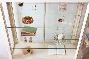 アンティーク家具　アンティーク　シャビーなケビントガラスケース(収納棚、キャビネット)