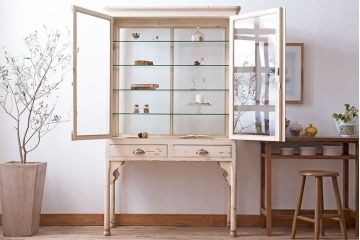 アンティーク家具　アンティーク　シャビーなケビントガラスケース(収納棚、キャビネット)