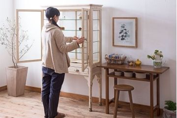 アンティーク家具　アンティーク　シャビーなケビントガラスケース(収納棚、キャビネット)