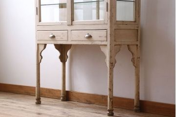 アンティーク家具　アンティーク　シャビーなケビントガラスケース(収納棚、キャビネット)