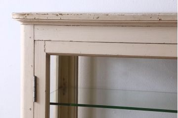 アンティーク家具　アンティーク　シャビーなケビントガラスケース(収納棚、キャビネット)