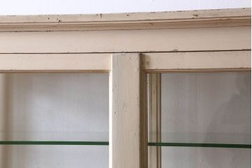 アンティーク家具　アンティーク　シャビーなケビントガラスケース(収納棚、キャビネット)