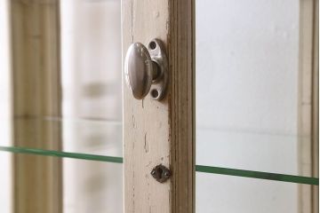 アンティーク家具　アンティーク　シャビーなケビントガラスケース(収納棚、キャビネット)