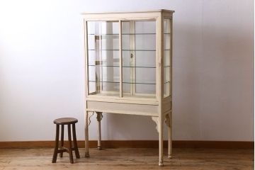 アンティーク家具　アンティーク　シャビーなケビントガラスケース(収納棚、キャビネット)