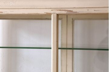 アンティーク家具　アンティーク　シャビーなケビントガラスケース(収納棚、キャビネット)
