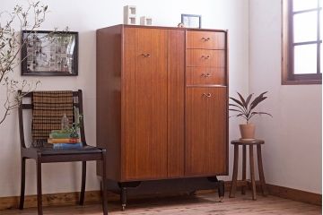 ヴィンテージ家具　G-PLAN　北欧ビンテージ　BBシリーズ　ハンガー掛け付きキャビネット(ワードローブ)