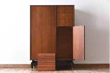 ヴィンテージ家具　G-PLAN　北欧ビンテージ　BBシリーズ　ハンガー掛け付きキャビネット(ワードローブ)