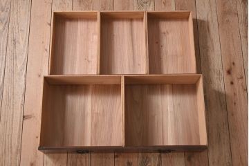 アンティーク家具　すりガラス引き戸の収納棚　天板檜材　前面栗材製