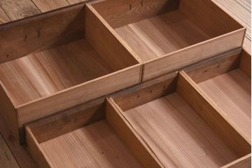 アンティーク家具　すりガラス引き戸の収納棚　天板檜材　前面栗材製
