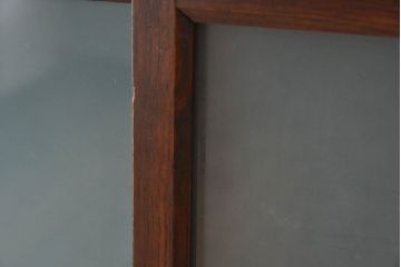 アンティーク家具　すりガラス引き戸の収納棚　天板檜材　前面栗材製