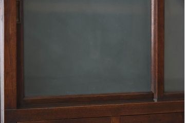 アンティーク家具　すりガラス引き戸の収納棚　天板檜材　前面栗材製