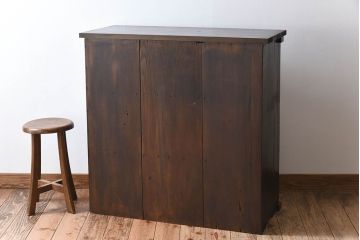 アンティーク家具　すりガラス引き戸の収納棚　天板檜材　前面栗材製