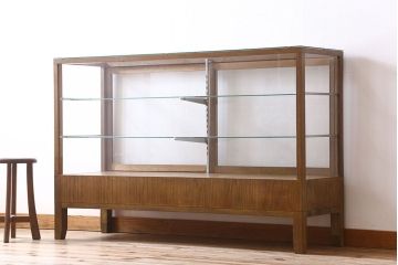 アンティーク家具　脚付き!シンプルなアンティークガラスケース(ショーケース)
