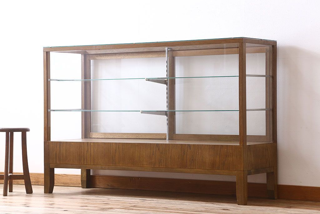 アンティーク家具　脚付き!シンプルなアンティークガラスケース(ショーケース)