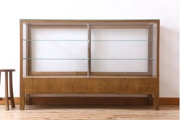 アンティーク家具　脚付き!シンプルなアンティークガラスケース(ショーケース)