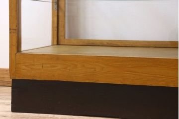 レトロ家具　昭和レトロ　古いナラ材製のシンプルなガラスケース(ショーケース)