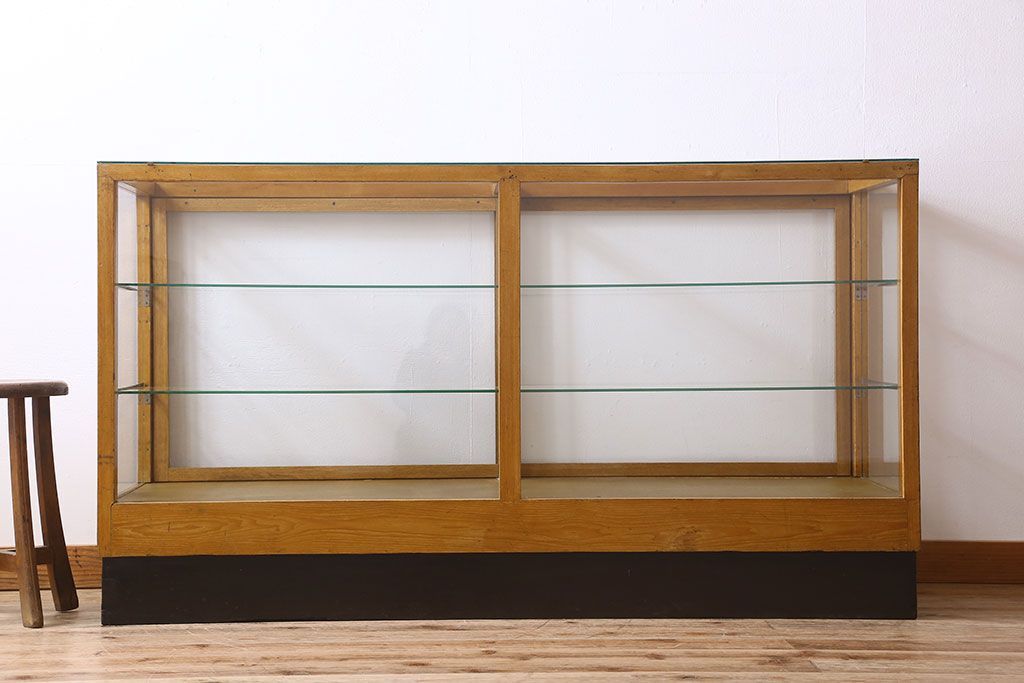 レトロ家具　昭和レトロ　古いナラ材製のシンプルなガラスケース(ショーケース)