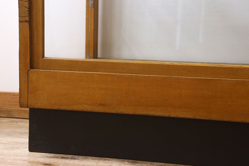 レトロ家具　昭和レトロ　古いナラ材製のシンプルなガラスケース(ショーケース)