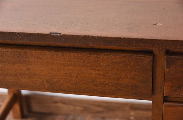 レトロ家具　シンプル　昭和レトロな古い木の片袖机　ブナ材製