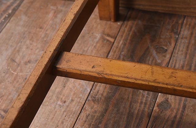 レトロ家具　シンプル　昭和レトロな古い木の片袖机　ブナ材製