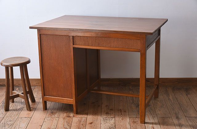 レトロ家具　シンプル　昭和レトロな古い木の片袖机　ブナ材製