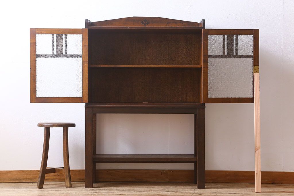 アンティーク家具　大正ロマン　脚付き!ダイヤガラス扉のアンティークブックケース(本箱)