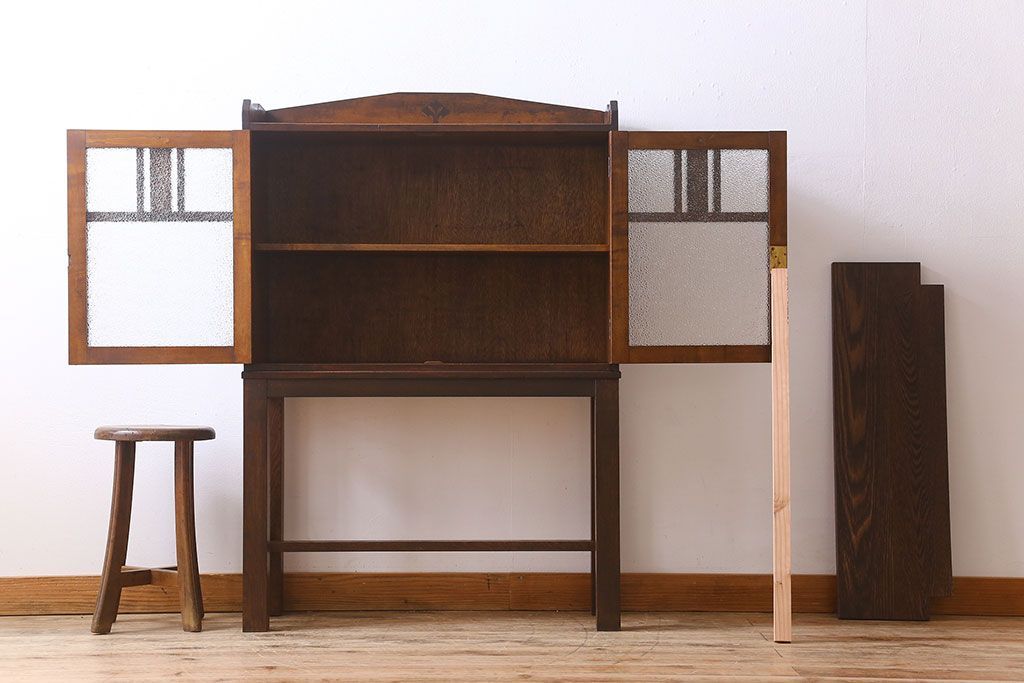 アンティーク家具　大正ロマン　脚付き!ダイヤガラス扉のアンティークブックケース(本箱)