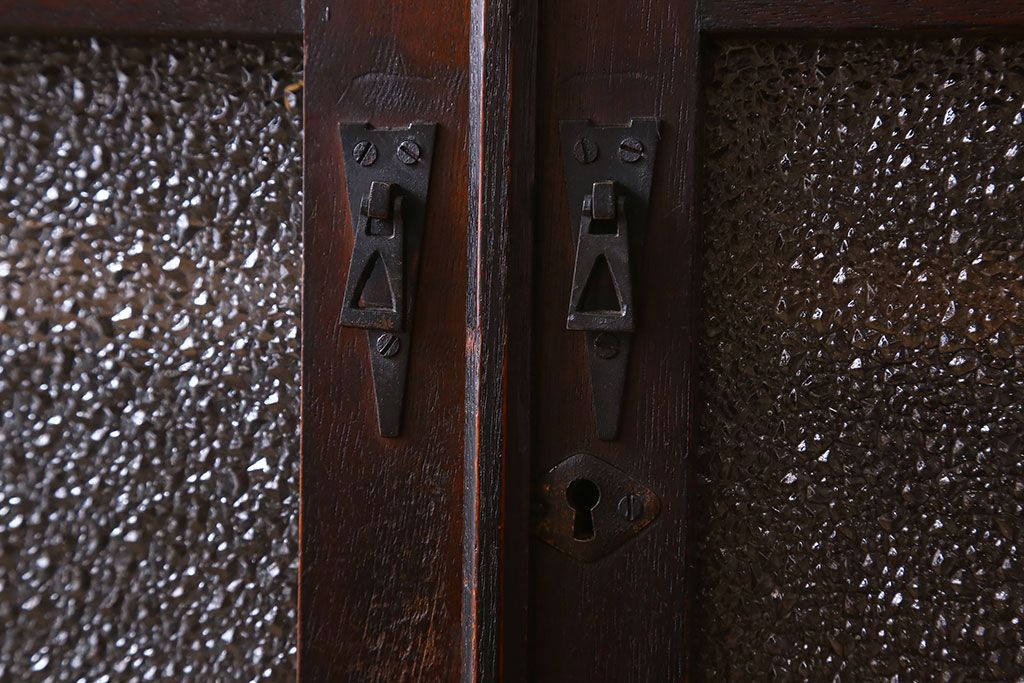 アンティーク家具　大正ロマン　脚付き!ダイヤガラス扉のアンティークブックケース(本箱)