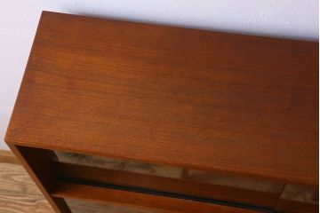 ヴィンテージ家具　ミッドセンチュリー　北欧ビンテージ　ガラス引き戸のブックケース