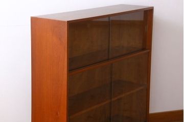 ヴィンテージ家具　ミッドセンチュリー　北欧ビンテージ　ガラス引き戸のブックケース