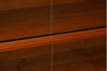 ヴィンテージ家具　ミッドセンチュリー　北欧ビンテージ　ガラス引き戸のブックケース