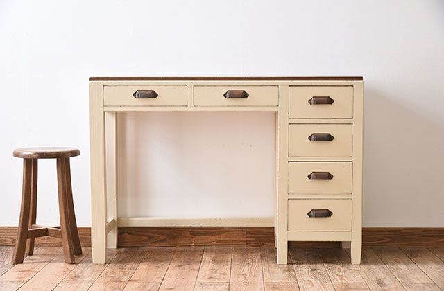 アンティーク家具　薄型のペイント片袖机　和製アンティーク