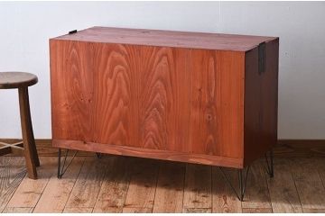 アンティーク家具　鉄脚付き時代箪笥ローボード　前面欅材　和製アンティーク