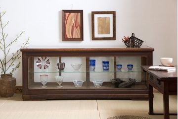 アンティーク家具　古い木のアンティークガラスケース(ショーケース)　ロータイプ