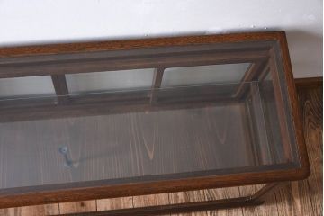 アンティーク家具　古い木のアンティークガラスケース(ショーケース)　ロータイプ