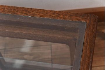 アンティーク家具　古い木のアンティークガラスケース(ショーケース)　ロータイプ