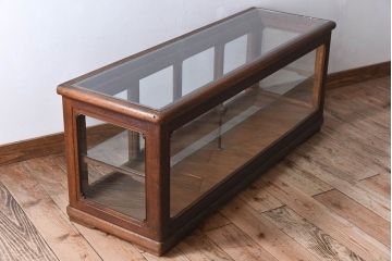 アンティーク家具　古い木のアンティークガラスケース(ショーケース)　ロータイプ