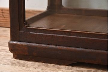 アンティーク家具　古い木のアンティークガラスケース(ショーケース)　ロータイプ