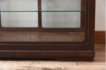 アンティーク家具　古い木のアンティークガラスケース(ショーケース)　ロータイプ
