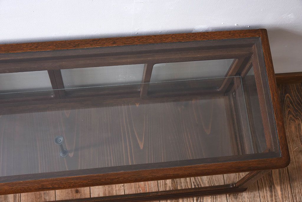 アンティーク家具　古い木のアンティークガラスケース(ショーケース)　ロータイプ