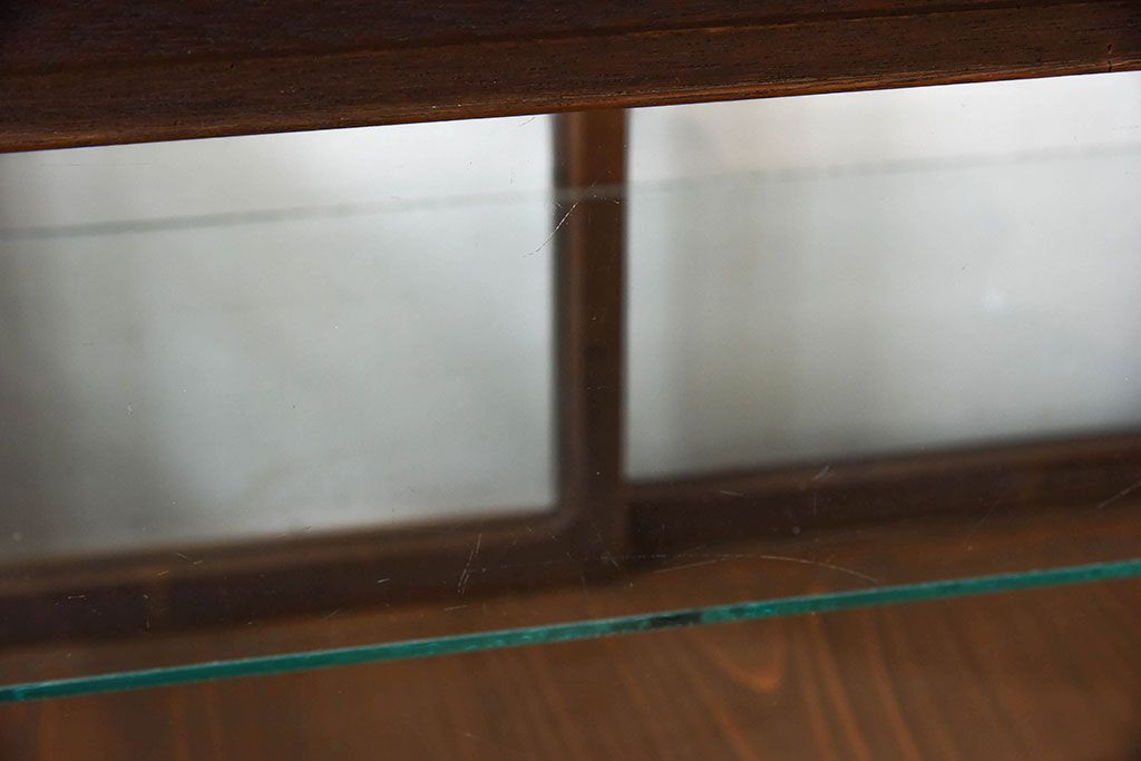 アンティーク家具　古い木のアンティークガラスケース(ショーケース)　ロータイプ