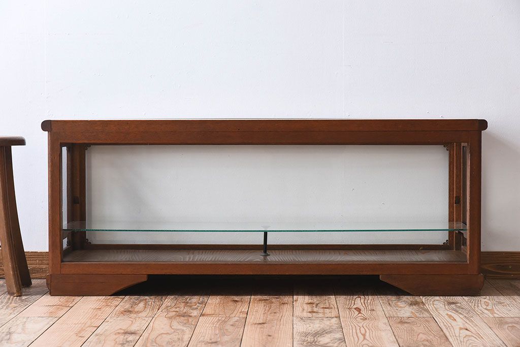 アンティーク家具　古い木のアンティークガラスケース(ショーケース)　ロータイプ