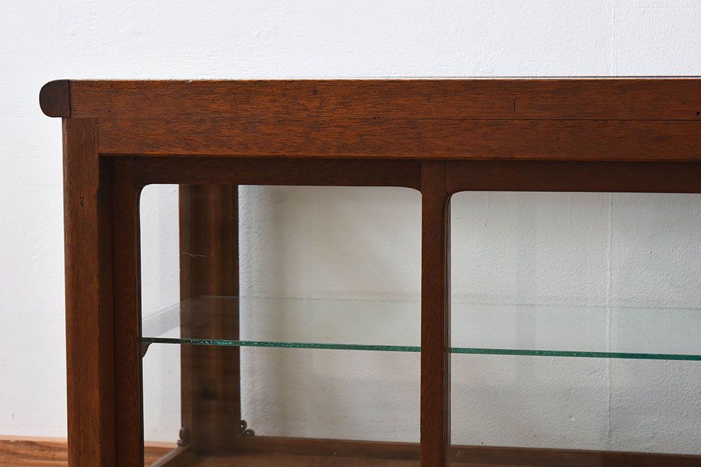 アンティーク家具　古い木のアンティークガラスケース(ショーケース)　ロータイプ