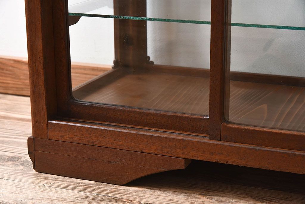 アンティーク家具　古い木のアンティークガラスケース(ショーケース)　ロータイプ